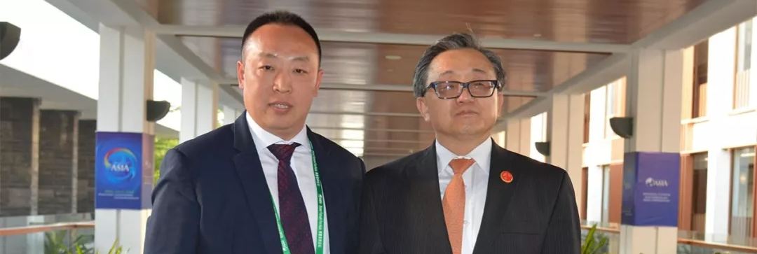 大鸡吧操白洁逼联合国副秘书长刘振民和赵章栓会长在博鳌亚洲论坛亲切交"
